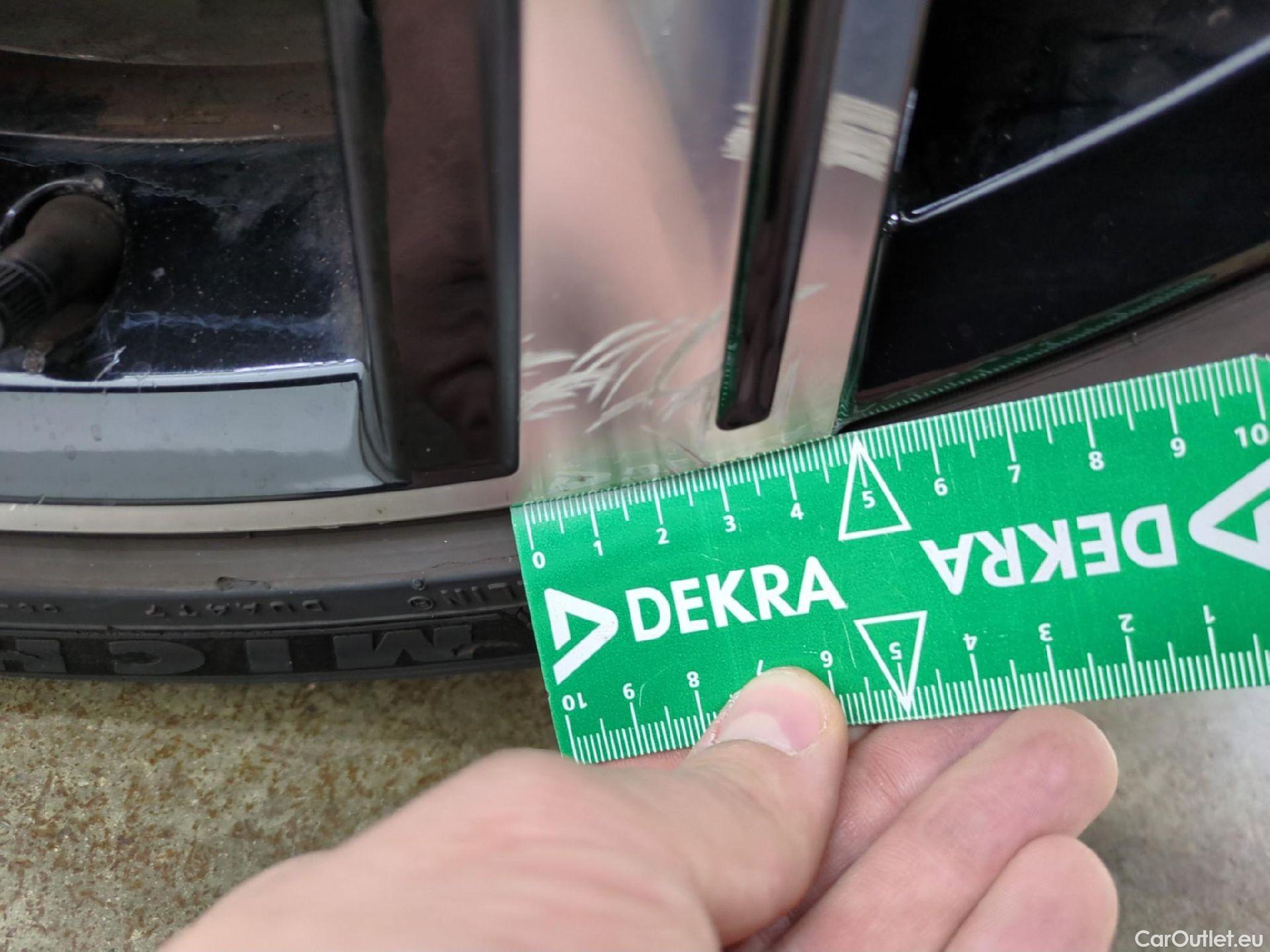  Volkswagen  Golf  VOLKSWAGEN / 2020 / 5P / Berline 1.5 eTSI OPF 150 DSG7 Life Busi 1st #8