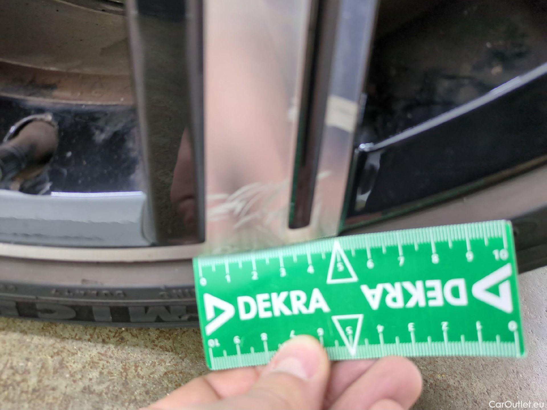  Volkswagen  Golf  VOLKSWAGEN / 2020 / 5P / Berline 1.5 eTSI OPF 150 DSG7 Life Busi 1st #10