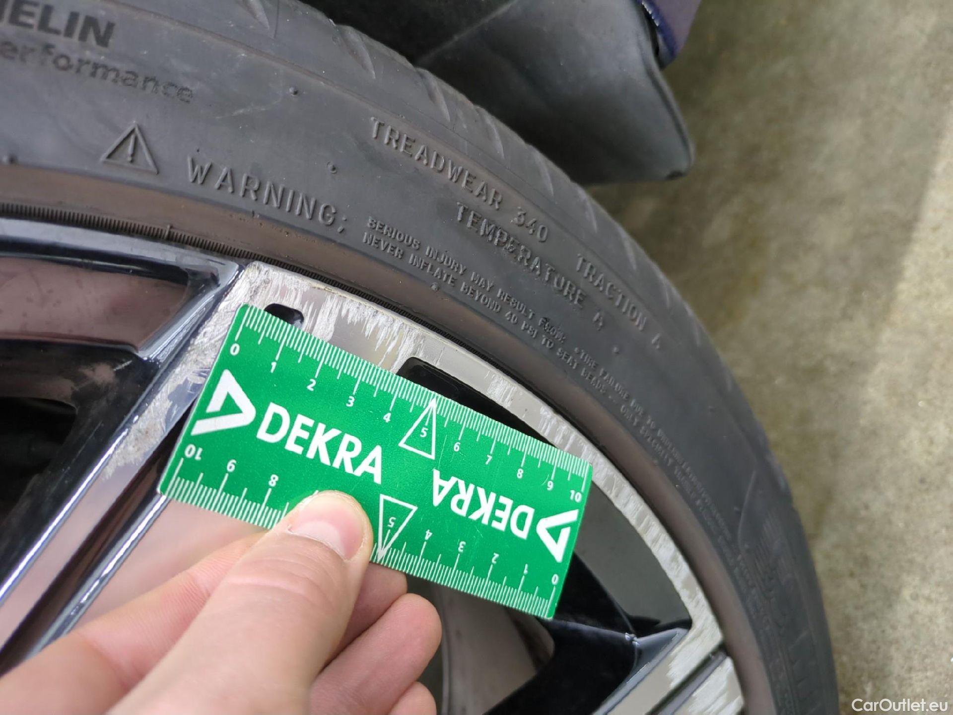  Volkswagen  Golf  VOLKSWAGEN / 2020 / 5P / Berline 1.5 eTSI OPF 150 DSG7 Life Busi 1st #35