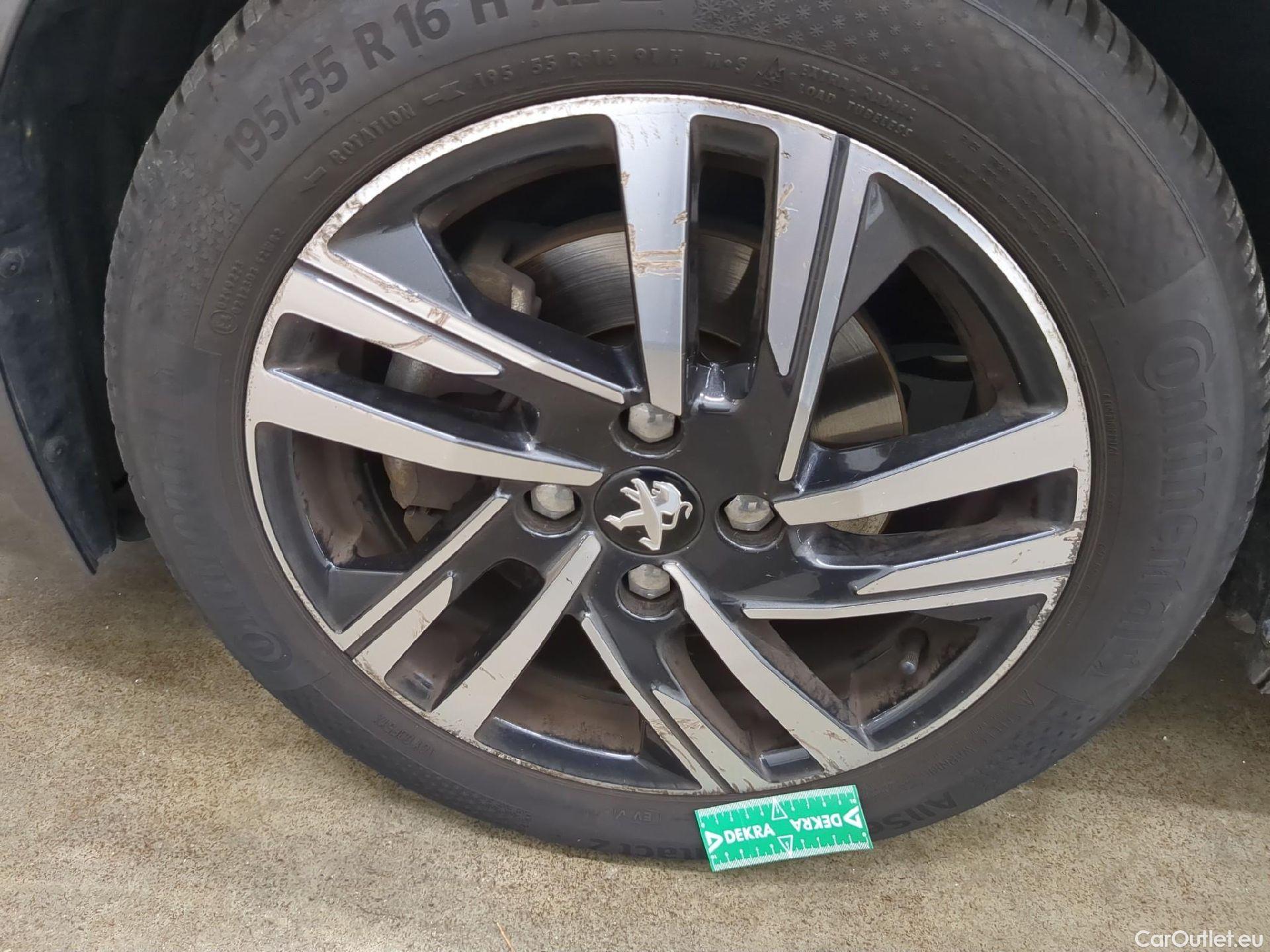  Peugeot  208  Allure Business 1.2 PureTech 100CV BVM6 E6d #8