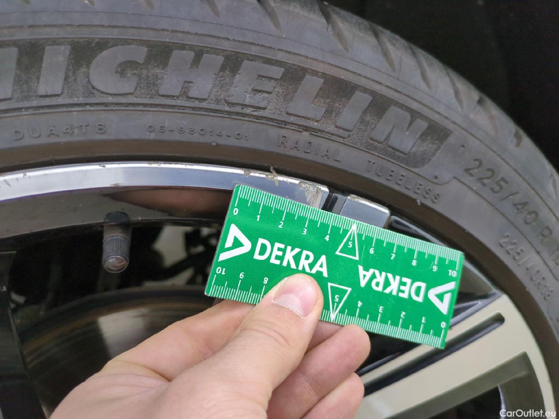  Volkswagen  Golf  VOLKSWAGEN / 2020 / 5P / Berline 1.5 eTSI OPF 150 DSG7 Life Busi 1st #29