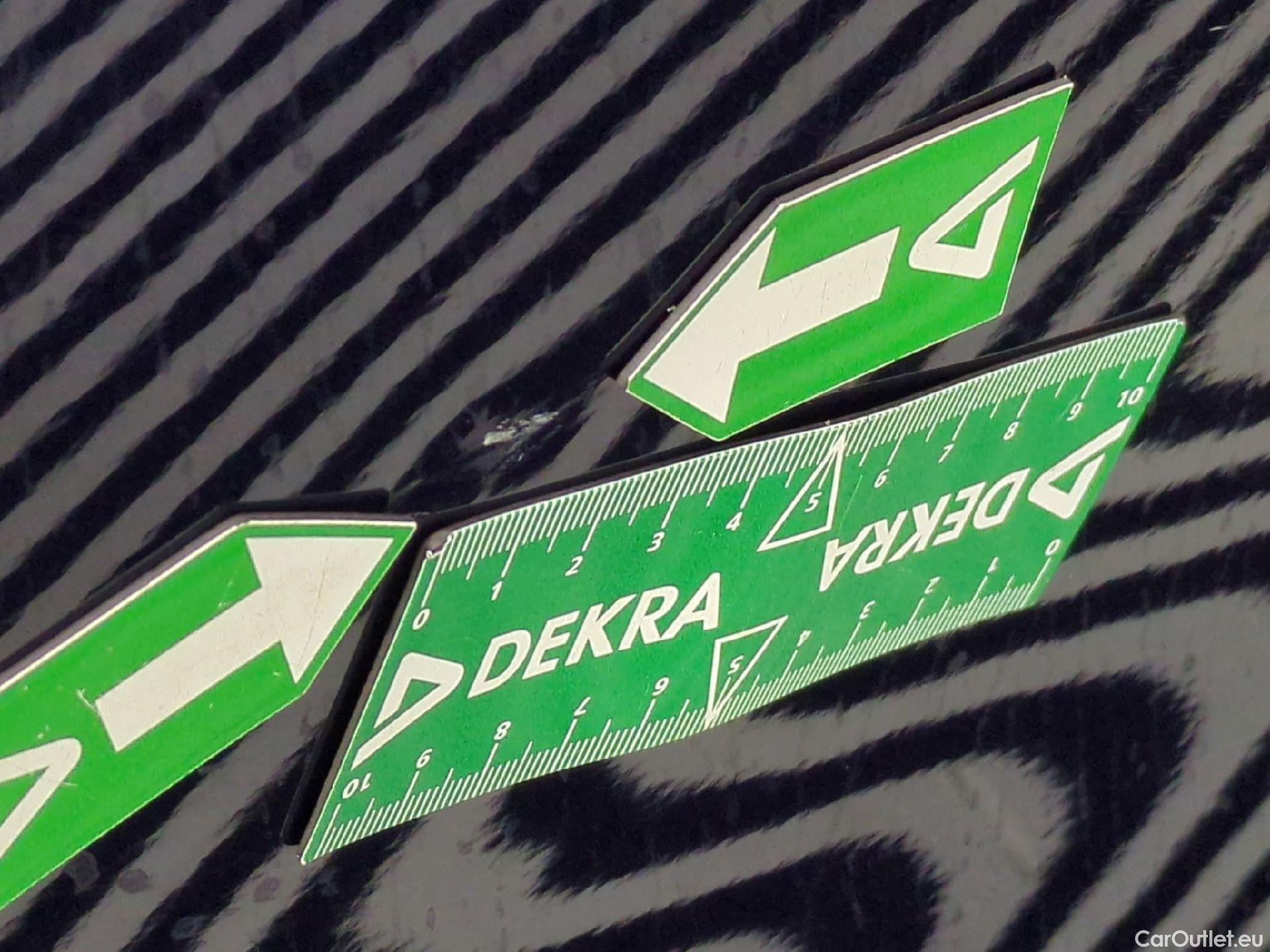  Volkswagen  Golf  VOLKSWAGEN / 2020 / 5P / Berline 1.5 eTSI OPF 150 DSG7 Life Busi 1st #43