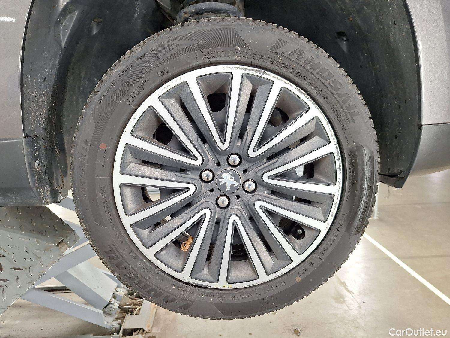  Peugeot  2008 Peugeot,  FL'16, Peugeot  1.2 Puretech 61kW S&S Active 5d #6