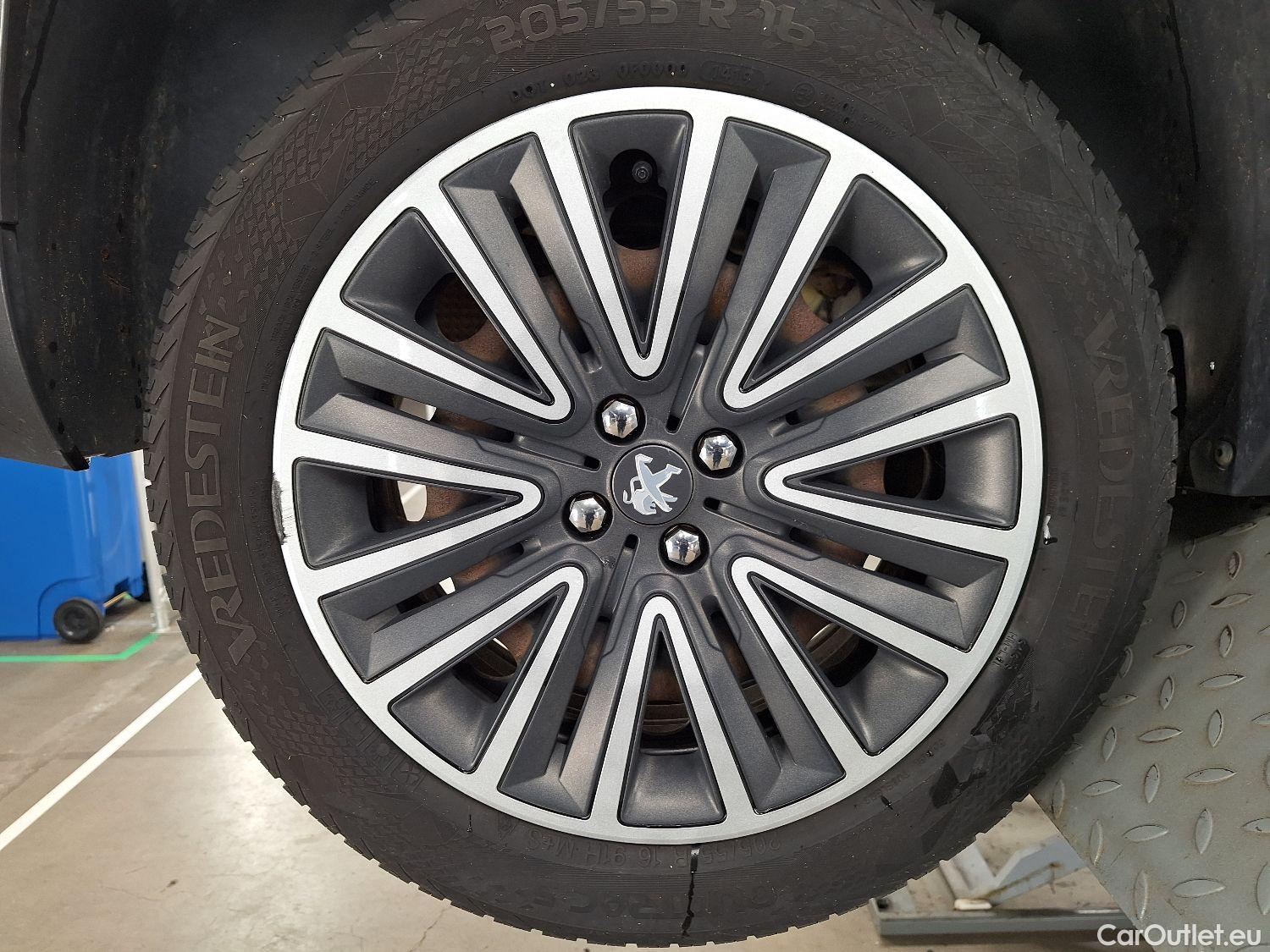  Peugeot  2008 Peugeot,  FL'16, Peugeot  1.2 Puretech 61kW S&S Active 5d #8