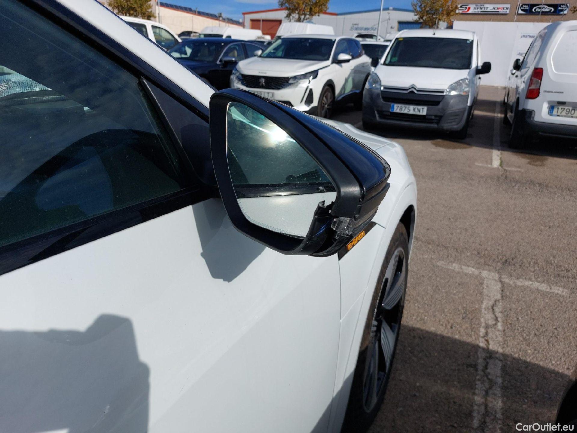  Audi  E-TRON AUDI  Sportback / 2019 / 5P / todoterreno Black line 55 quattro #25