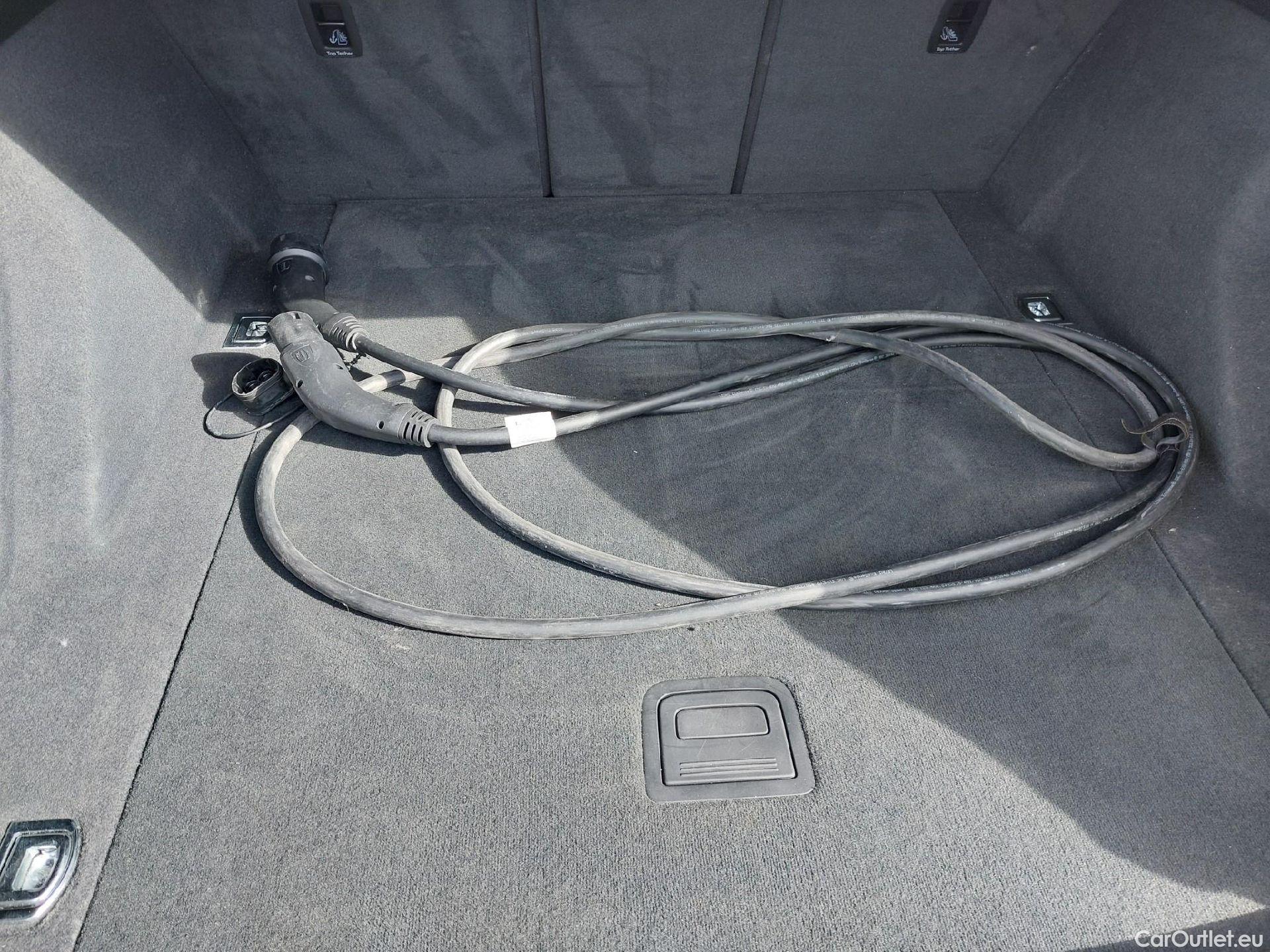  Audi  E-TRON AUDI  Sportback / 2019 / 5P / todoterreno Black line 55 quattro #4