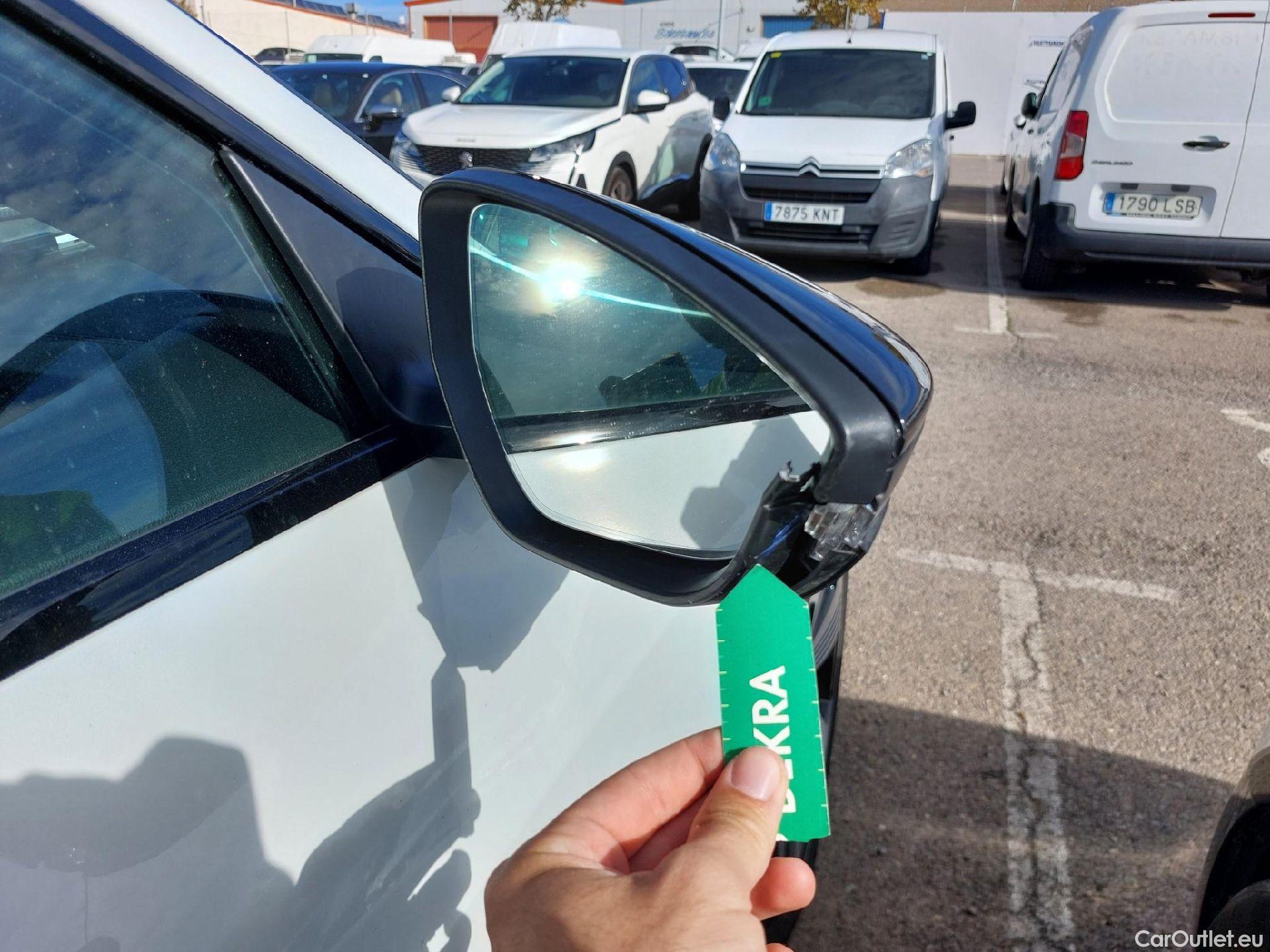  Audi  E-TRON AUDI  Sportback / 2019 / 5P / todoterreno Black line 55 quattro #26