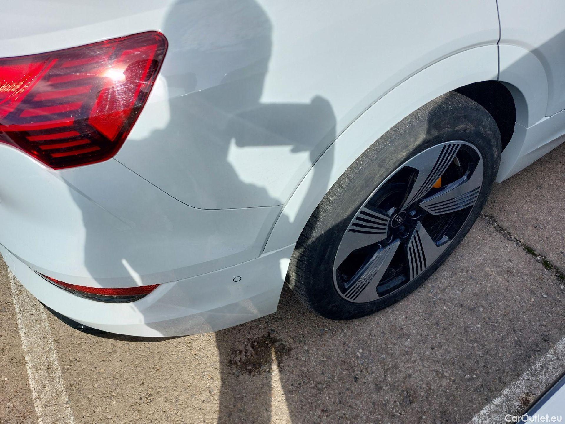  Audi  E-TRON AUDI  Sportback / 2019 / 5P / todoterreno Black line 55 quattro #21