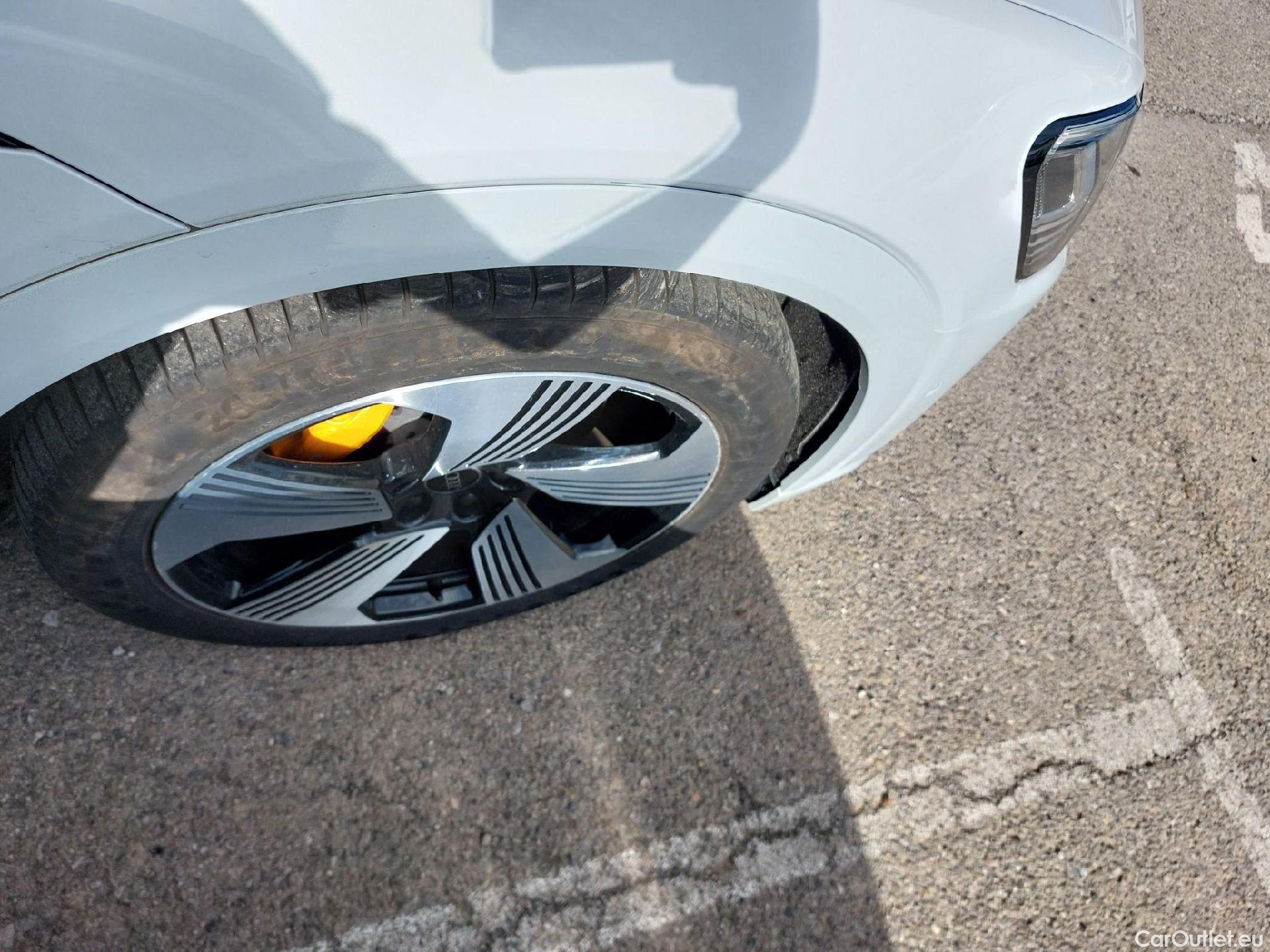  Audi  E-TRON AUDI  Sportback / 2019 / 5P / todoterreno Black line 55 quattro #28