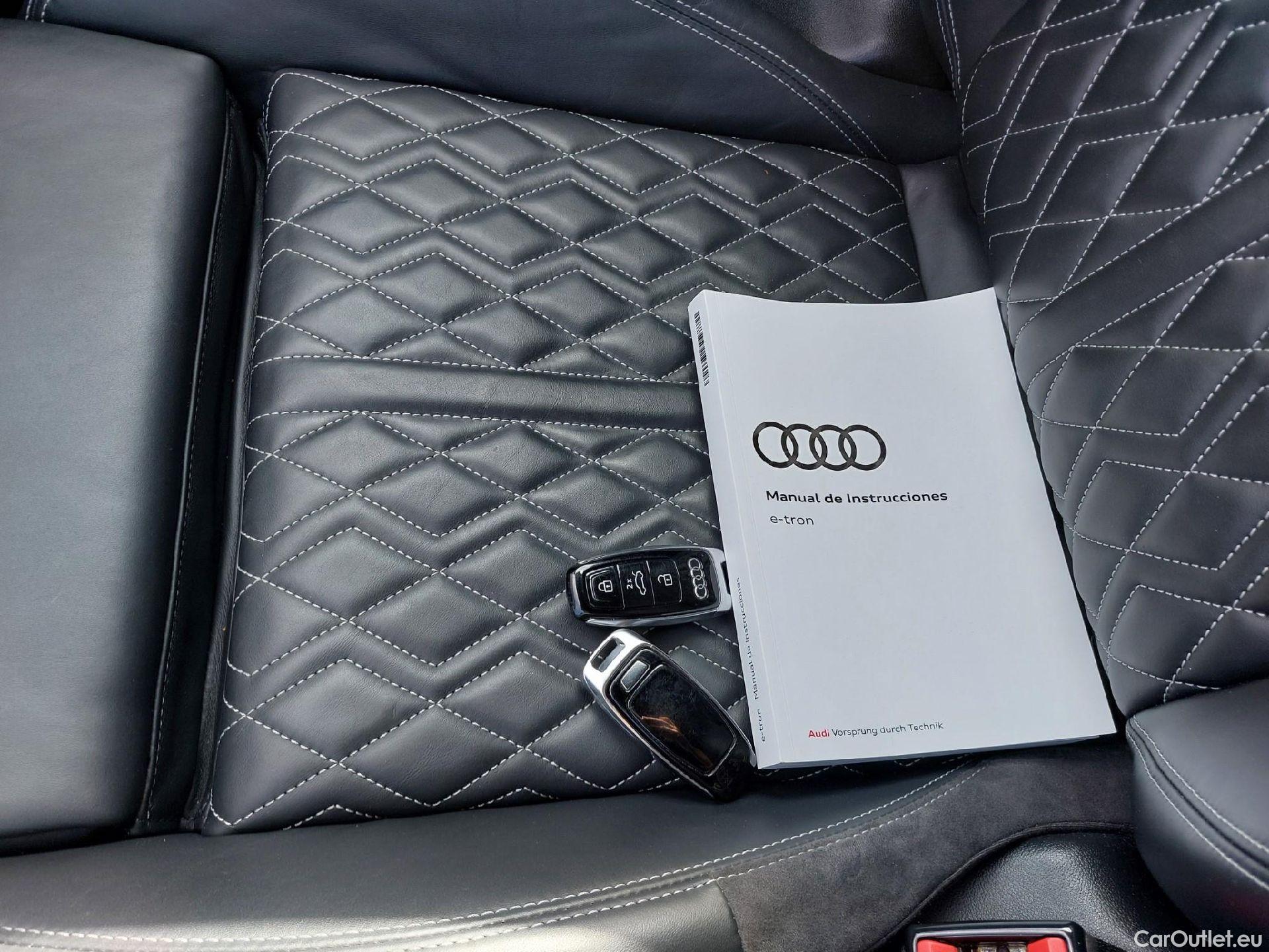  Audi  E-TRON AUDI  Sportback / 2019 / 5P / todoterreno Black line 55 quattro #1