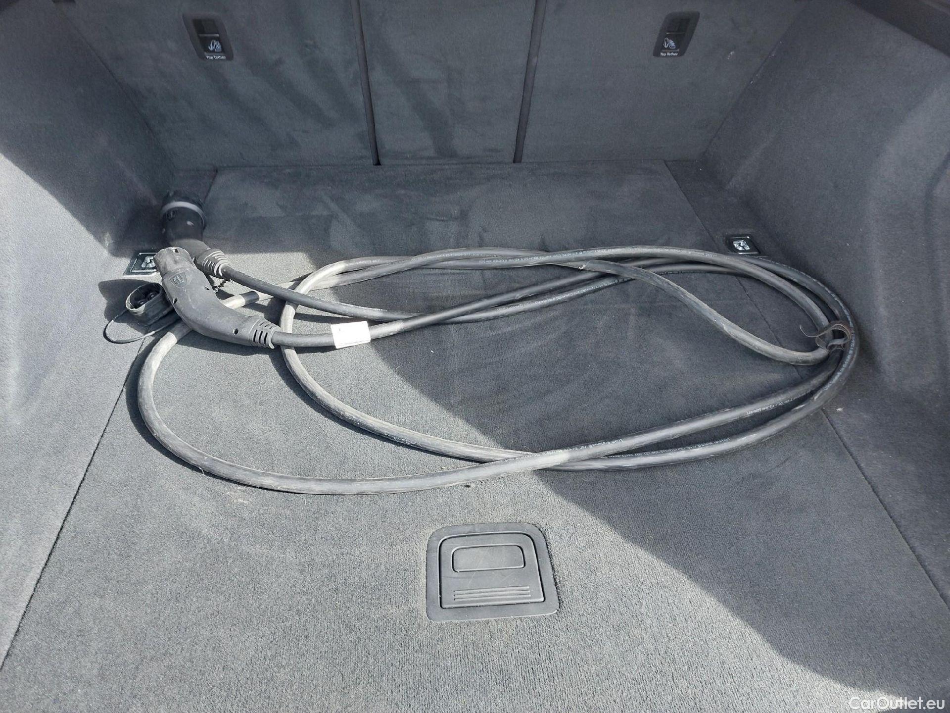  Audi  E-TRON AUDI  Sportback / 2019 / 5P / todoterreno Black line 55 quattro #2