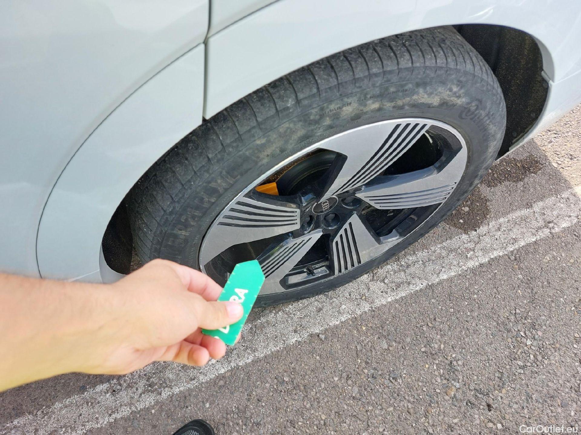  Audi  E-TRON AUDI  Sportback / 2019 / 5P / todoterreno Black line 55 quattro #16