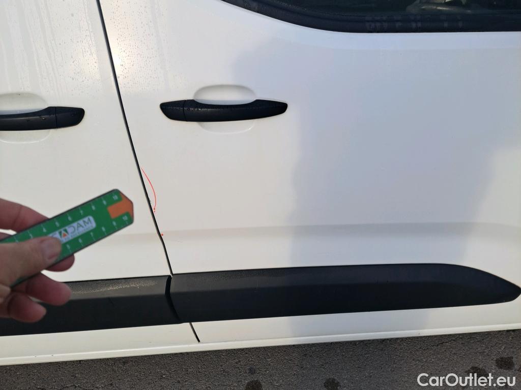  Opel  Combo OPEL  Life / 2018 / 5P / monovolumen 1.5 TD 75kW (100CV) S/S Expression XL #26