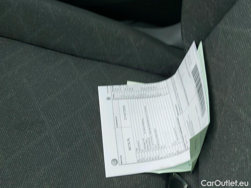  Volkswagen  Golf  VOLKSWAGEN / 2020 / 5P / berlina con portón Life 2.0 TDI 85kW (115CV) #2