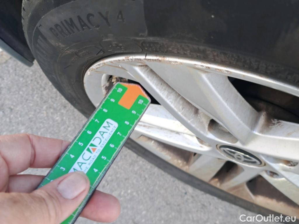  Toyota  Corolla TOYOTA  / 2019 / 5P / familiar 1.8 125H ACTIVE TECH E-CVT TOU SPORT #16