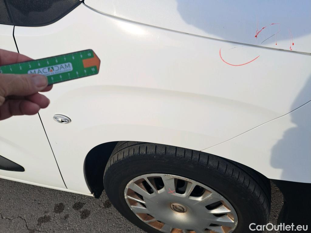  Opel  Combo OPEL  Life / 2018 / 5P / monovolumen 1.5 TD 75kW (100CV) S/S Expression XL #31