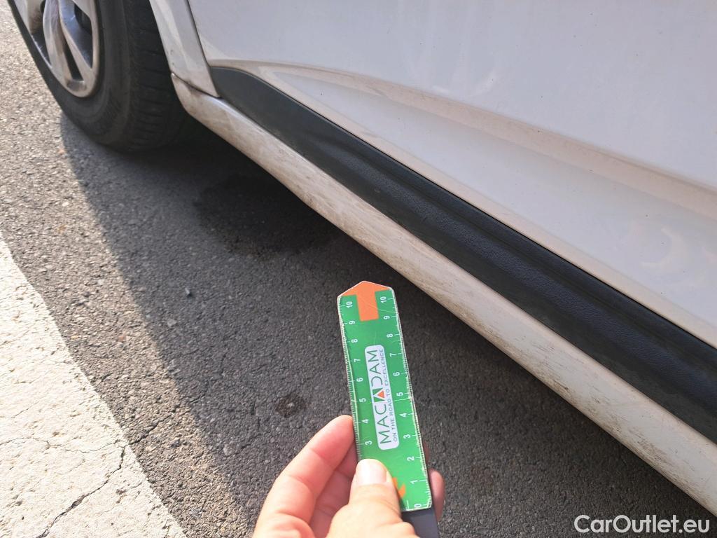  Renault  Clio RENAULT  / 2019 / 5P / berlina con portón Business TCe 67 kW (90CV) #6