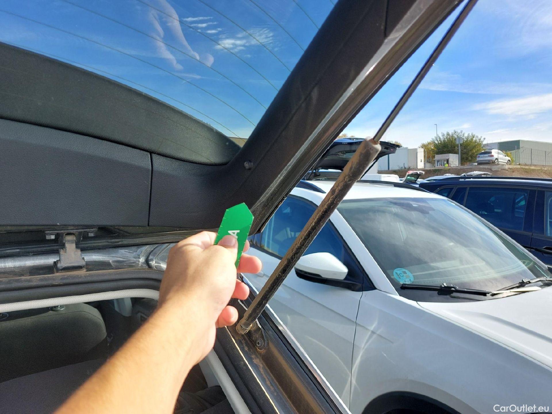  Volkswagen  T-ROC VOLKSWAGEN  / 2017 / 5P / todoterreno Advance 2.0 TDI 110kW (150CV) DSG (AC2) #2