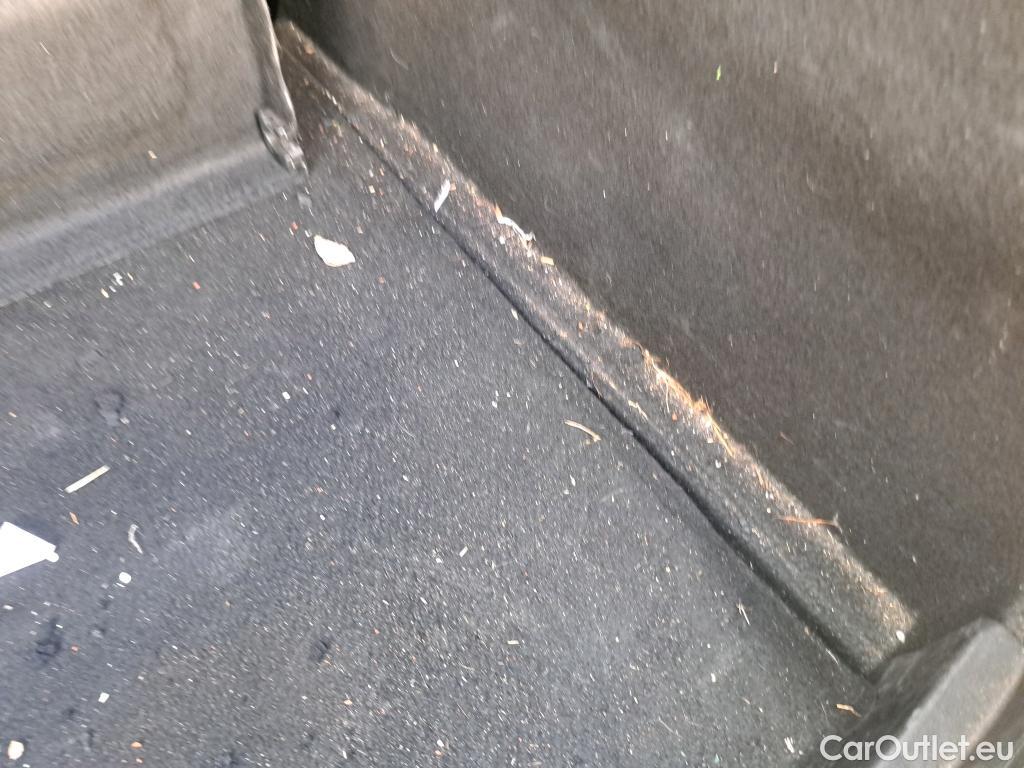  Renault  Clio RENAULT  / 2019 / 5P / berlina con portón Business TCe 67 kW (90CV) #19