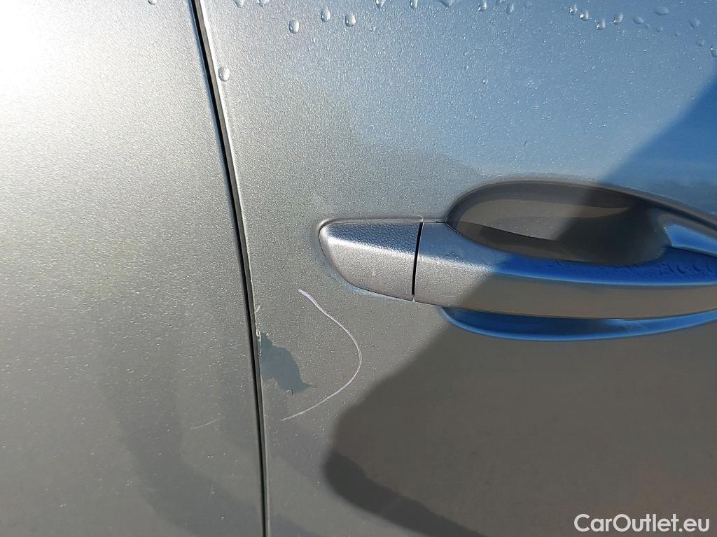  Peugeot  3008 PEUGEOT  / 2016 / 5P / todoterreno 1.5 BlueHDi 96kW (130CV) S&S Active EAT8 #9