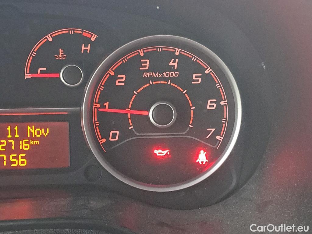  Fiat  Doblo FIAT Doblò Cargo/2015/3P/furgón derivado de turismo Cargo Base Plus 1.3 Mjet 70kW (95CV) #50