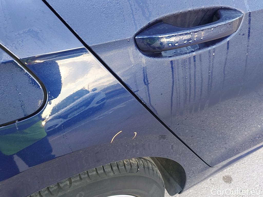  Volkswagen  Golf  VOLKSWAGEN / 2020 / 5P / berlina con portón Life 2.0 TDI 85kW (115CV) #8