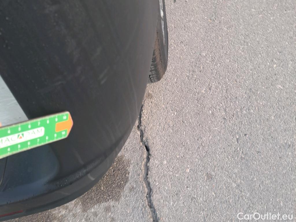  Fiat  Doblo FIAT Doblò Cargo/2015/3P/furgón derivado de turismo Cargo Base Plus 1.3 Mjet 70kW (95CV) #44