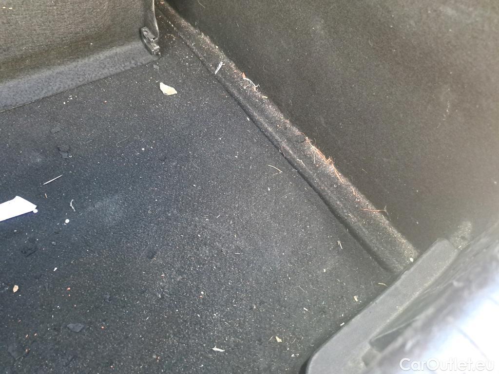  Renault  Clio RENAULT  / 2019 / 5P / berlina con portón Business TCe 67 kW (90CV) #18