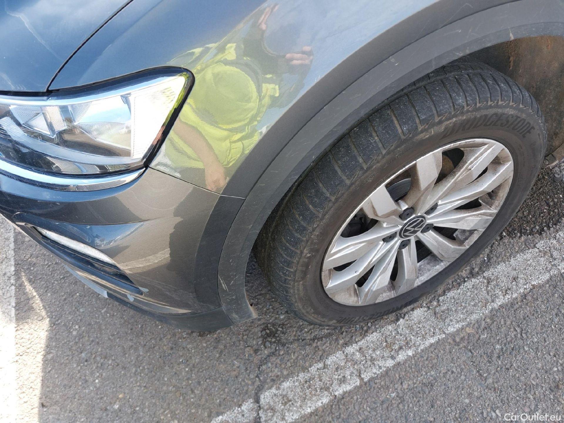  Volkswagen  T-ROC VOLKSWAGEN  / 2017 / 5P / todoterreno Advance 2.0 TDI 110kW (150CV) DSG (AC2) #9