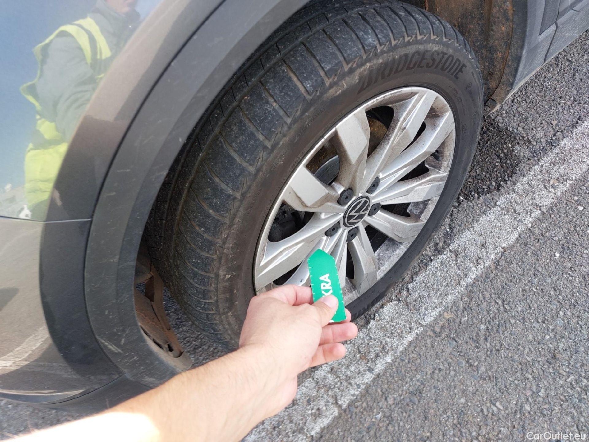  Volkswagen  T-ROC VOLKSWAGEN  / 2017 / 5P / todoterreno Advance 2.0 TDI 110kW (150CV) DSG (AC2) #10