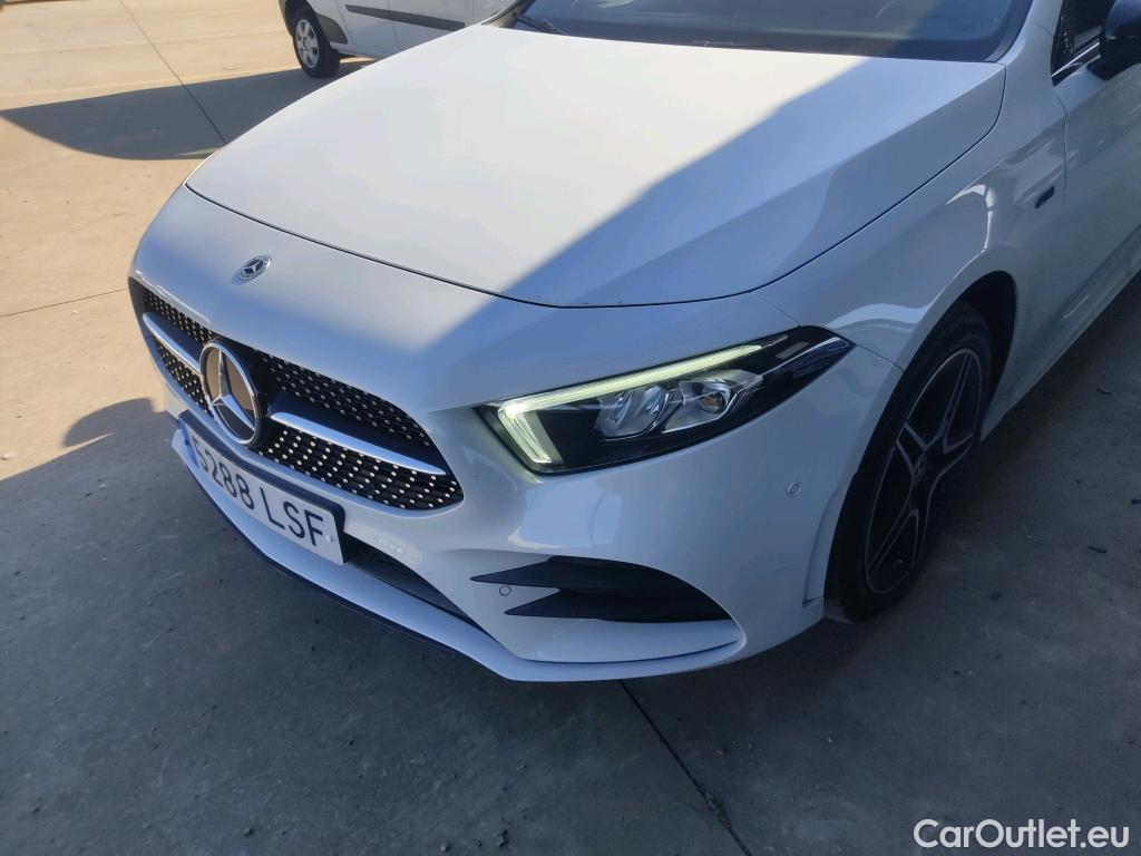  Mercedes  A-Klasse MERCEDES-BENZ Clase A / 2018 / 5P / berlina con portón A 250 e #11