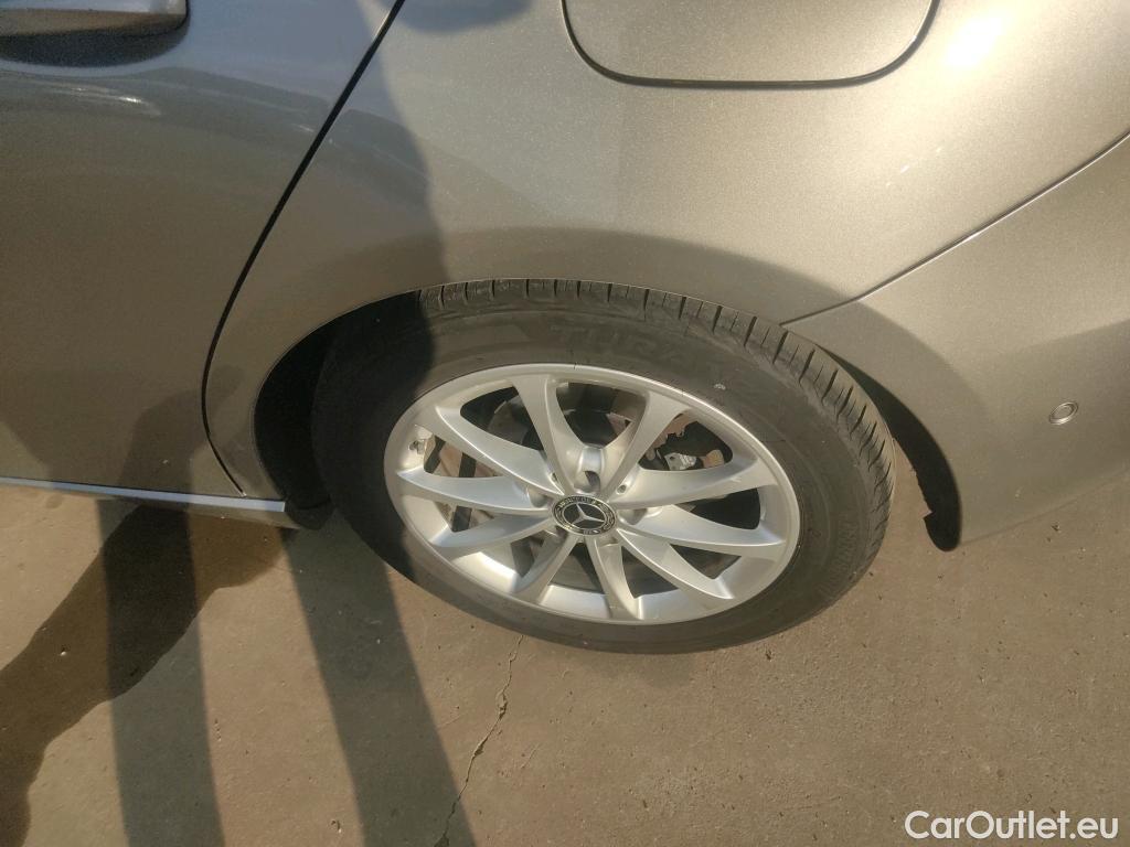  Mercedes  A-Klasse MERCEDES-BENZ Clase A / 2018 / 5P / berlina con portón A 180 d #26