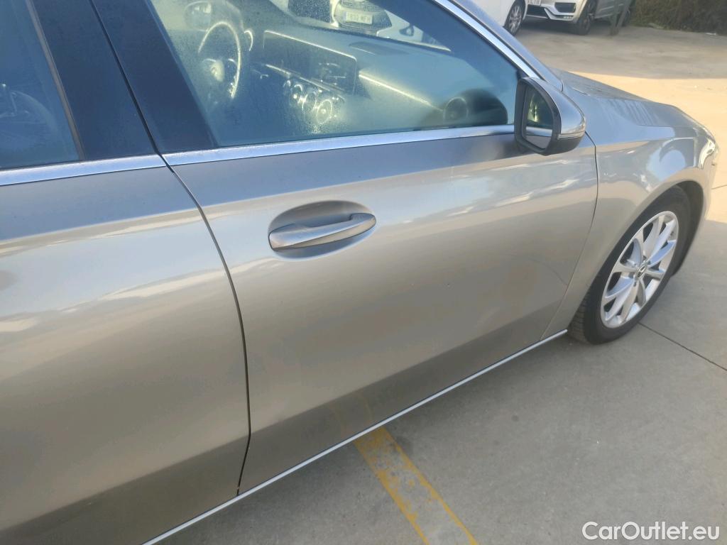  Mercedes  A-Klasse MERCEDES-BENZ Clase A / 2018 / 5P / berlina con portón A 180 d #32