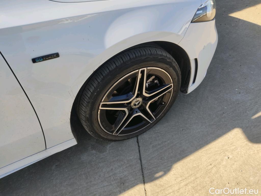  Mercedes  A-Klasse MERCEDES-BENZ Clase A / 2018 / 5P / berlina con portón A 250 e #1