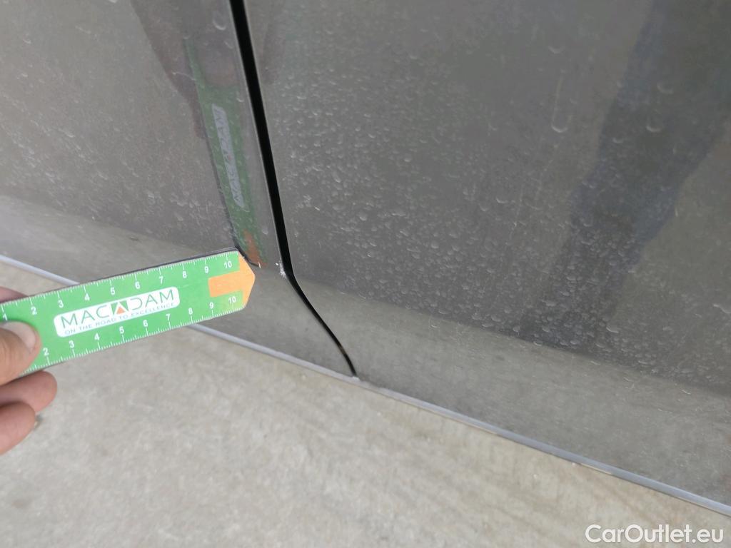  Mercedes  A-Klasse MERCEDES-BENZ Clase A / 2018 / 4P / sedán Sedán A 250 e #3