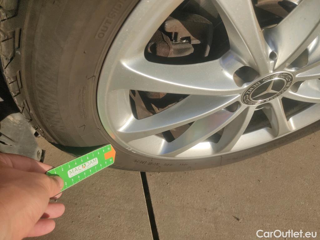  Mercedes  A-Klasse MERCEDES-BENZ Clase A / 2018 / 5P / berlina con portón A 180 d #31