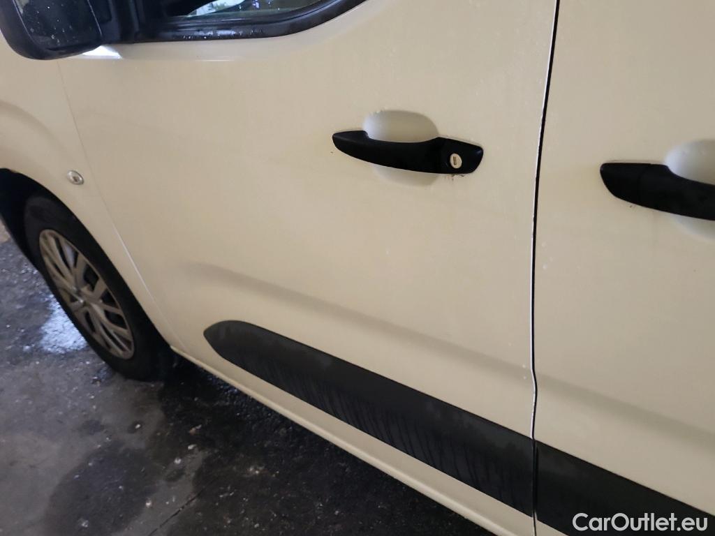  Citroen  Berlingo CITROEN  / 2018 / 5P / combi Talla M BlueHDi 100 S&S LIVE PACK (IND) (AC) #15