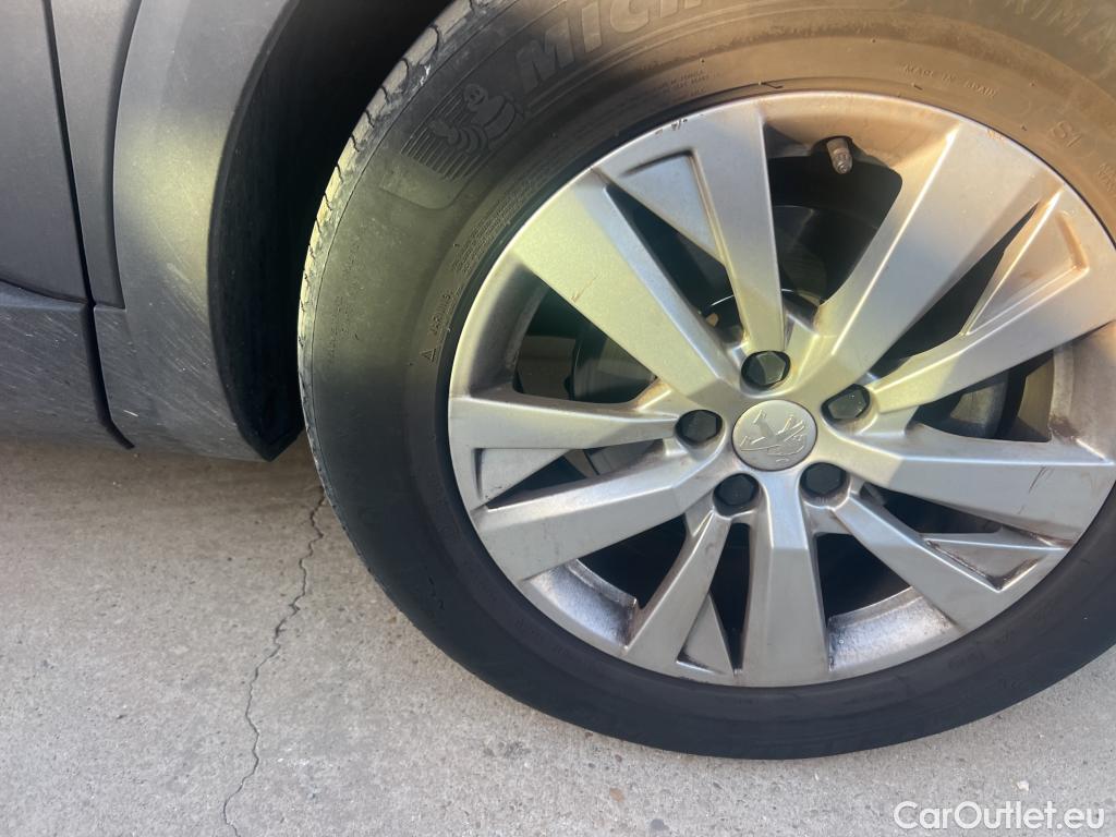  Peugeot  3008 PEUGEOT  / 2020 / 5P / todoterreno 1.5 BlueHDi 96kW (130CV) S&S Active Pack (AC3) #18