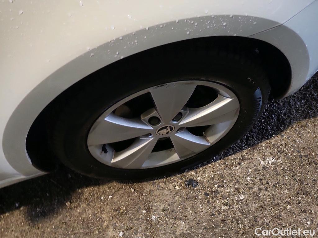  Skoda  Octavia SKODA  / 2016 / 5P / familiar Combi 1.6 TDI CR 85KW (115CV) Ambition #22