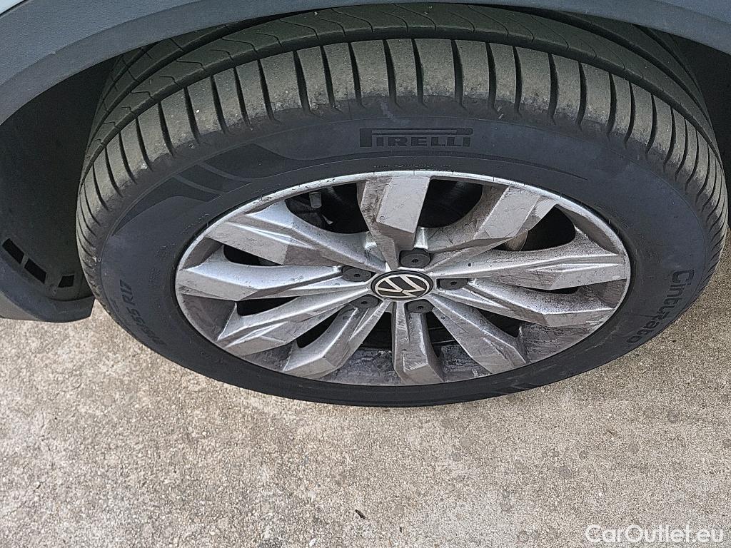  Volkswagen  T-ROC VOLKSWAGEN  / 2017 / 5P / todoterreno Advance 1.6 TDI 85kW (115CV) #17