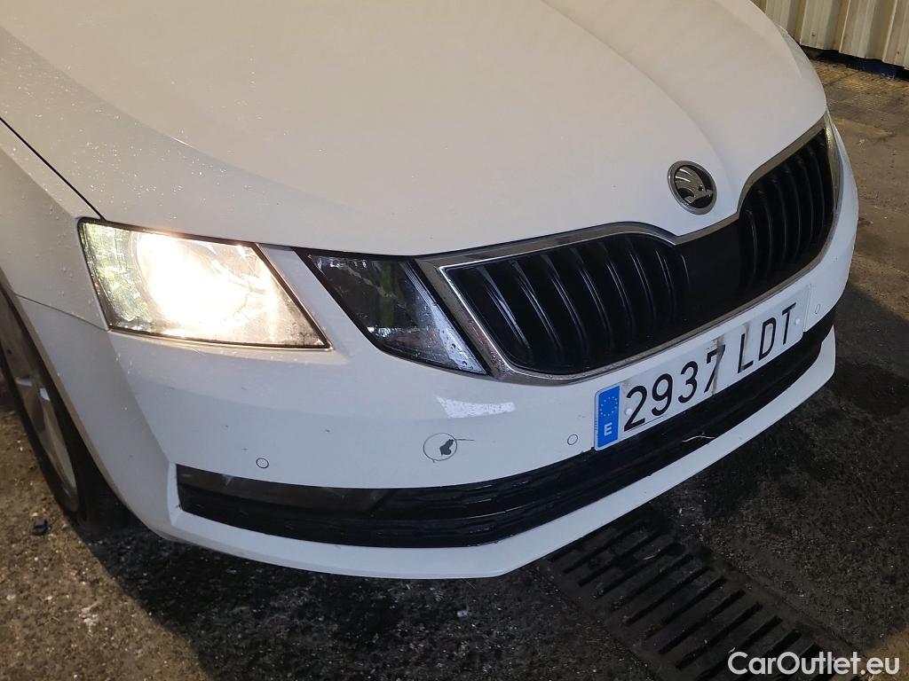  Skoda  Octavia SKODA  / 2016 / 5P / familiar Combi 1.6 TDI CR 85KW (115CV) Ambition #11