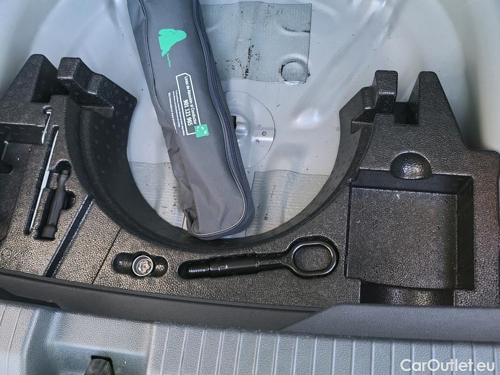  Volkswagen  T-ROC VOLKSWAGEN  / 2017 / 5P / todoterreno Advance 1.6 TDI 85kW (115CV) #4