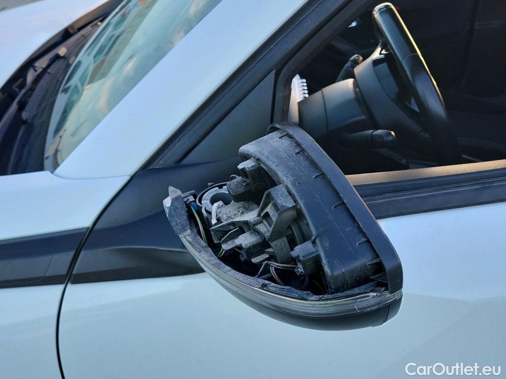  Peugeot  2008 PEUGEOT  / 2019 / 5P / todoterreno Active Puretech 100 S&S BVM6 #8