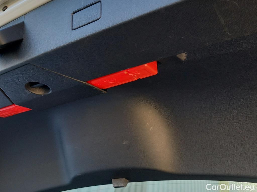  Volkswagen  T-ROC VOLKSWAGEN  / 2017 / 5P / todoterreno Advance 1.6 TDI 85kW (115CV) #7