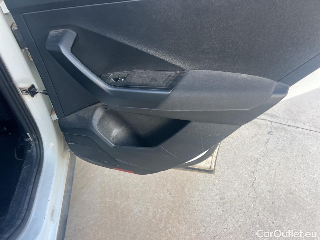  Volkswagen  T-ROC VOLKSWAGEN  / 2017 / 5P / todoterreno Advance 1.6 TDI 85kW (115CV) #9