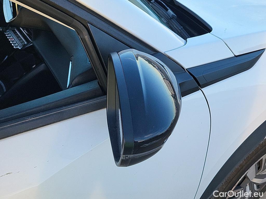  Peugeot  2008 PEUGEOT  / 2019 / 5P / todoterreno Active Puretech 100 S&S BVM6 #26