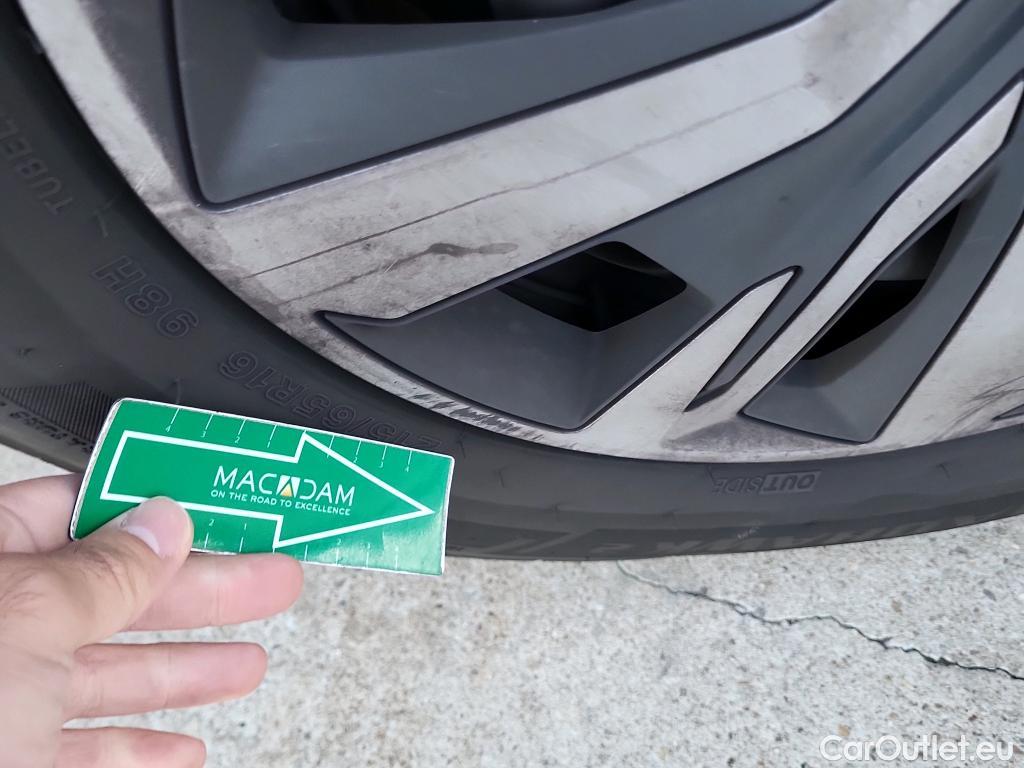  Peugeot  2008 PEUGEOT  / 2019 / 5P / todoterreno Active Puretech 100 S&S BVM6 #25