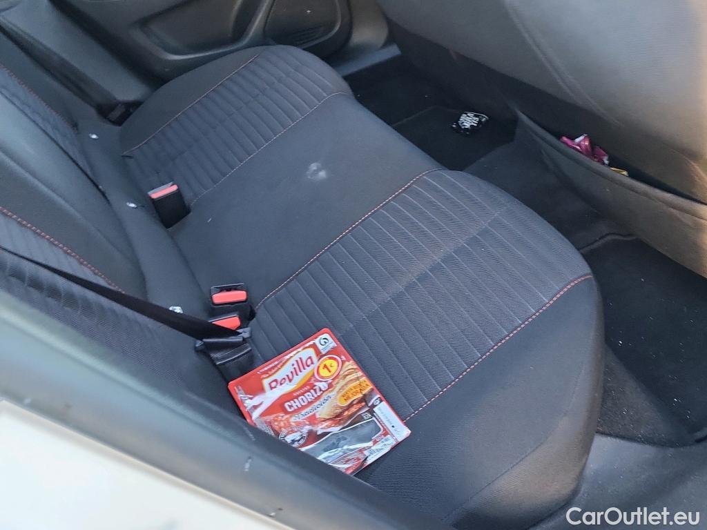  Peugeot  2008 PEUGEOT  / 2019 / 5P / todoterreno Active Puretech 100 S&S BVM6 #29