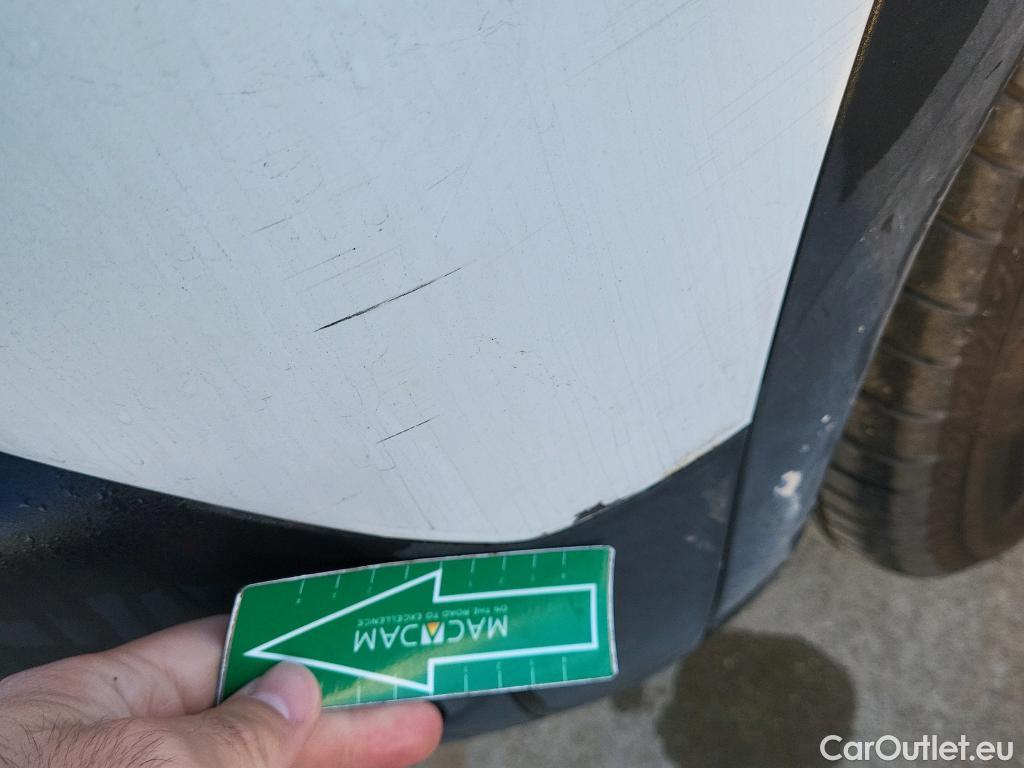  Peugeot  2008 PEUGEOT  / 2019 / 5P / todoterreno Active Puretech 100 S&S BVM6 #17