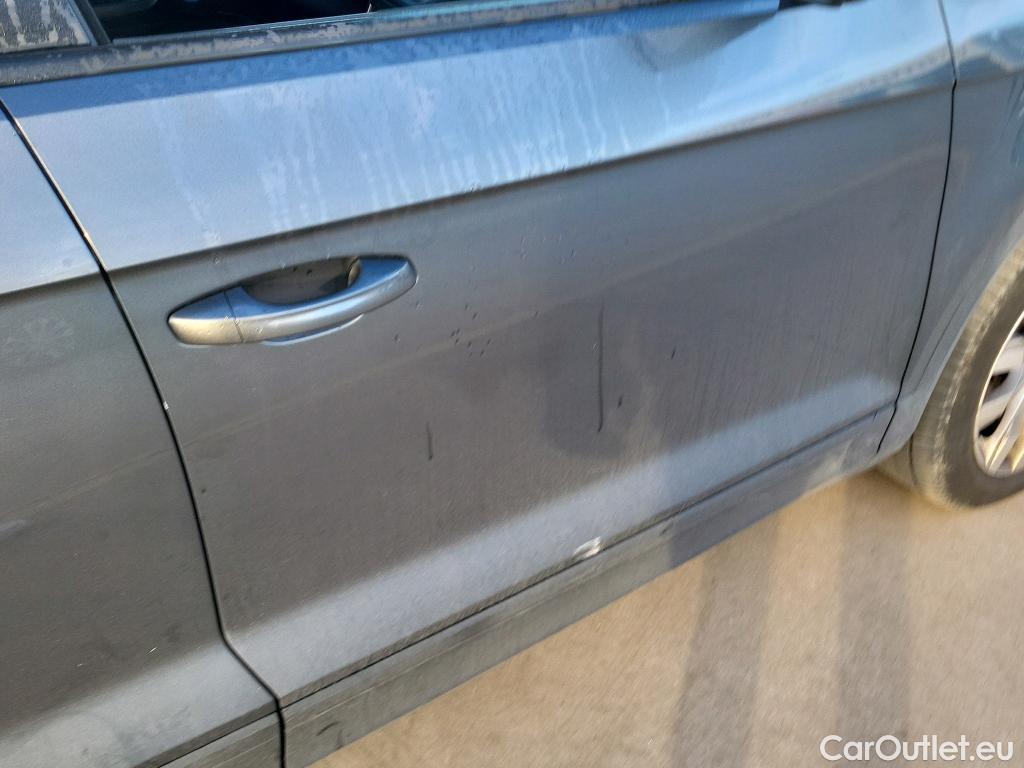  Volkswagen  T-ROC VOLKSWAGEN  / 2017 / 5P / todoterreno Advance 2.0 TDI 110kW (150CV) DSG (AC2) #3